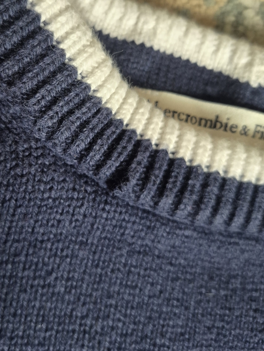 Abercrombie Cropped Sweater Sz S - Picture 3 of 3